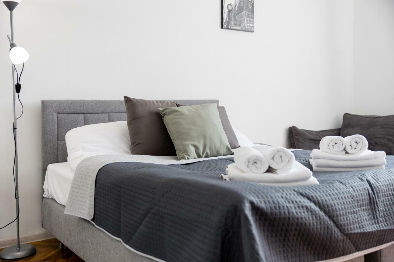 City Centre Apartment Varsovie Extérieur photo
